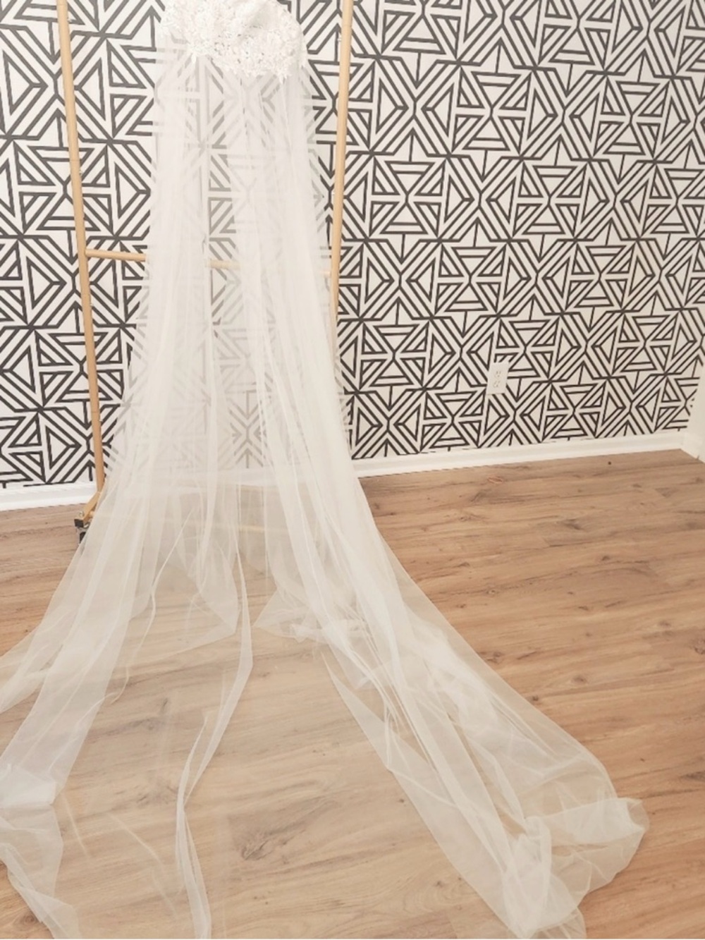 Bhldn Rare Elegant Ivory Bridal Cape - Picture 4 of 11